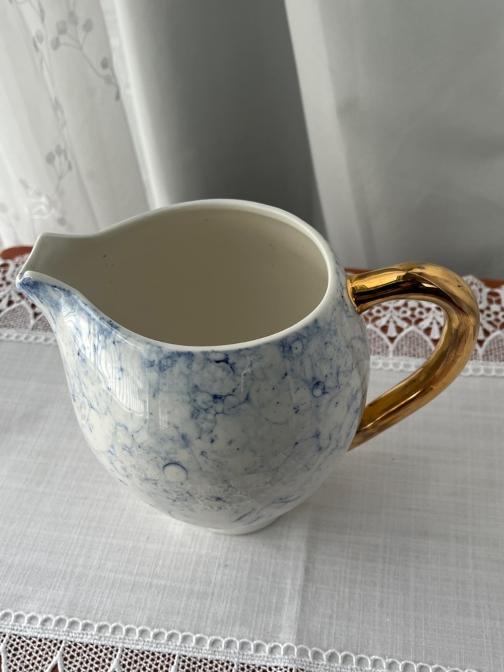 Anthropologie Eleodora Ice Blue Marble Pitcher – Gold Plated Handle – 6.25"